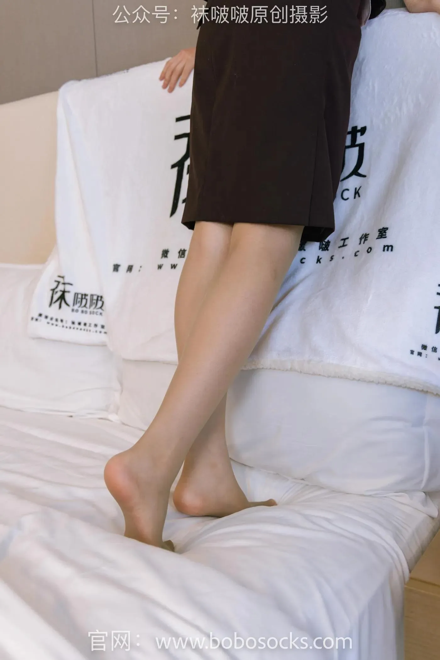[BoBoSocks袜啵啵]NO.148 小淳-高跟鞋、咖啡丝、银行制服 [140P]插图5